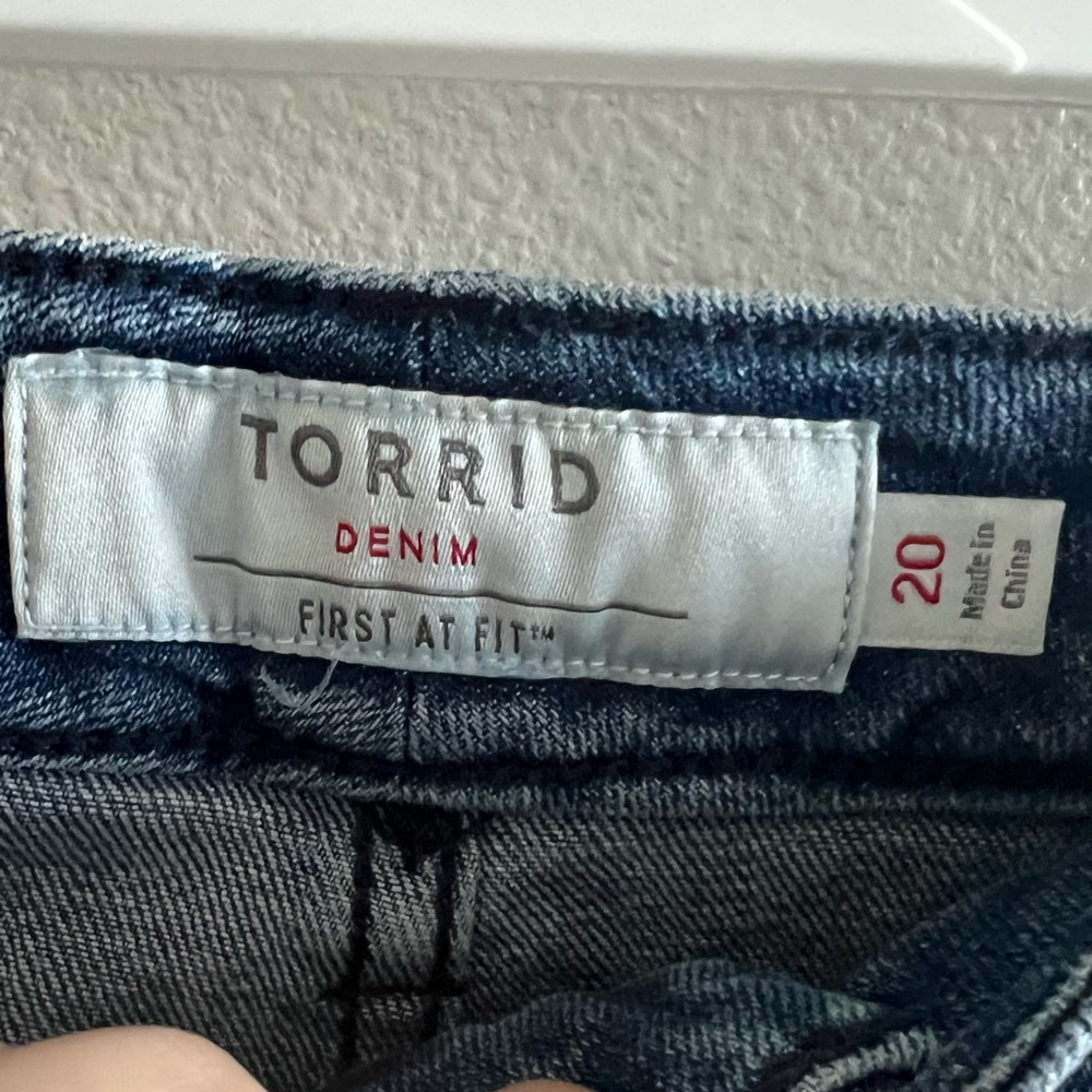 Torrid Denim Pencil Skirt NWOT - Picture 2 of 4